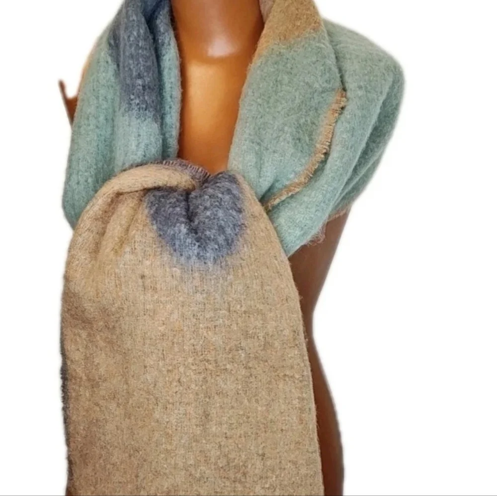 Vince Camuto Fringed Fuzzy Knit Long Blanket Scarf Travel Wrap Abstract Sz 16/82